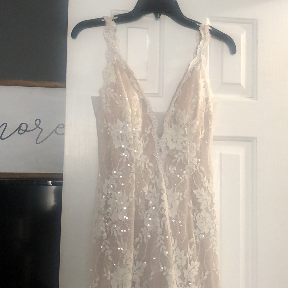 Ivory wedding gown. Small train.